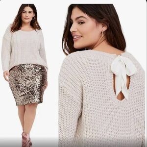 Torrid/ Cable Pullover Keyhole Tie Back Sweater/ Torrid Size 4